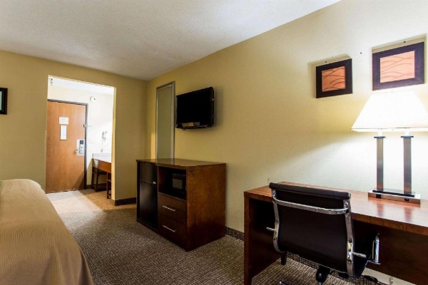 Comfort Inn Columbia - Bush River image 13