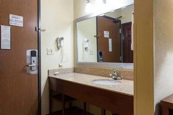 Comfort Inn Columbia - Bush River image 18